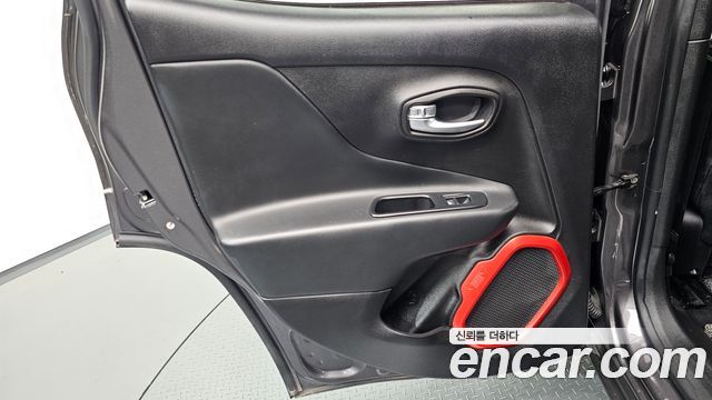Jeep Renegade 2017 — photo 15