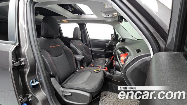 Jeep Renegade 2017 — photo 16