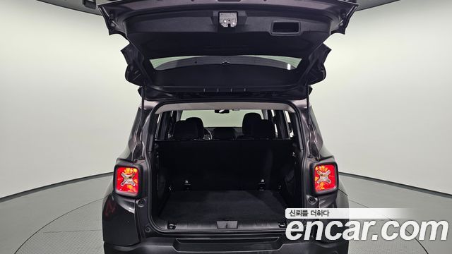 Jeep Renegade 2017 — photo 32