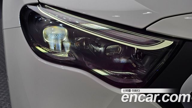 Mercedes-Benz E-Class 2024 — photo 8