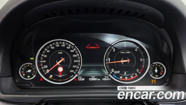 BMW 5-Series 2016 — photo 8