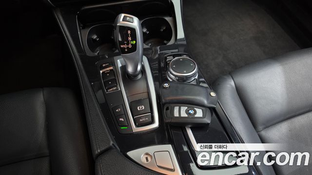 BMW 5-Series 2016 — photo 9