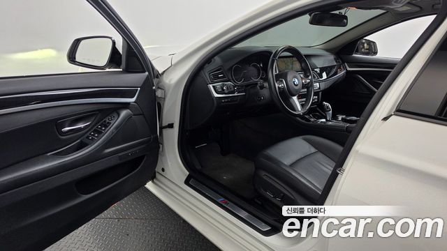BMW 5-Series 2016 — photo 10