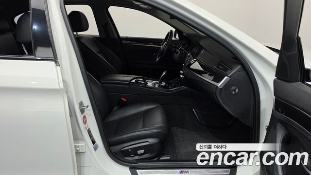 BMW 5-Series 2016 — photo 11