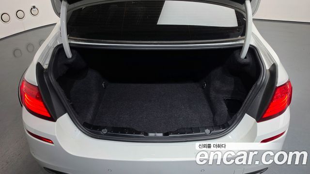 BMW 5-Series 2016 — photo 20