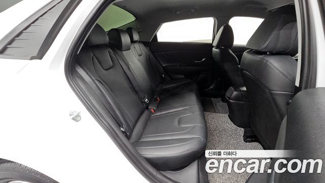 Hyundai AVANTE 2021 — photo 17