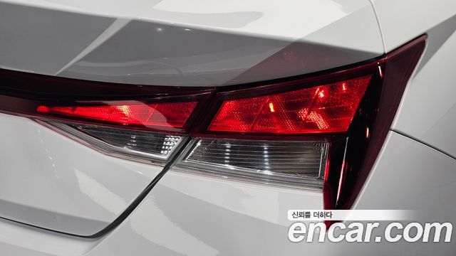 Hyundai AVANTE 2021 — photo 9