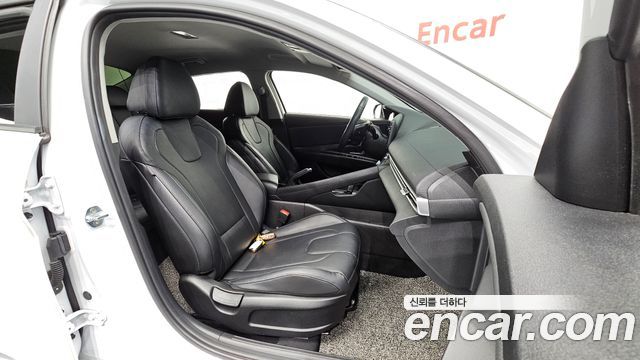 Hyundai AVANTE 2021 — photo 16