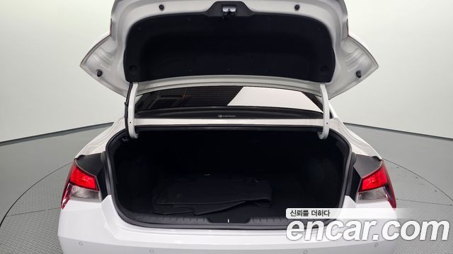 Hyundai AVANTE 2021 — photo 31