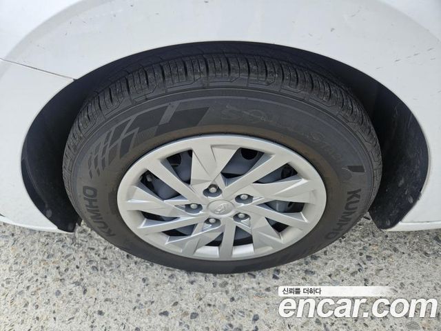 Hyundai AVANTE 2022 — photo 13