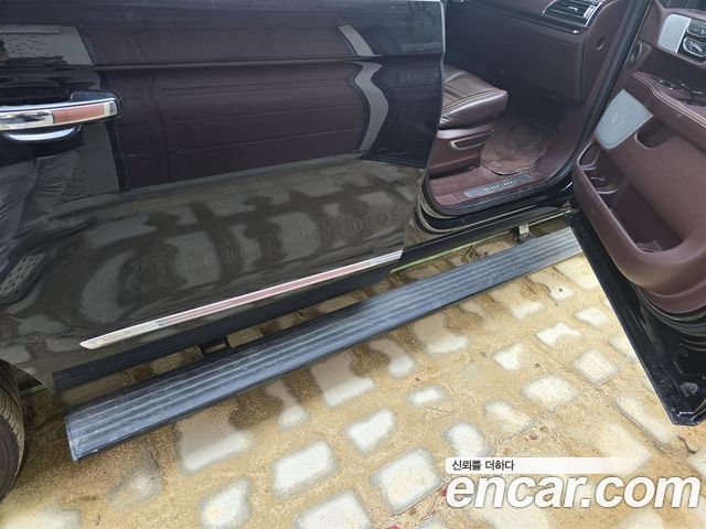 Lincoln Navigator 2019 — photo 19