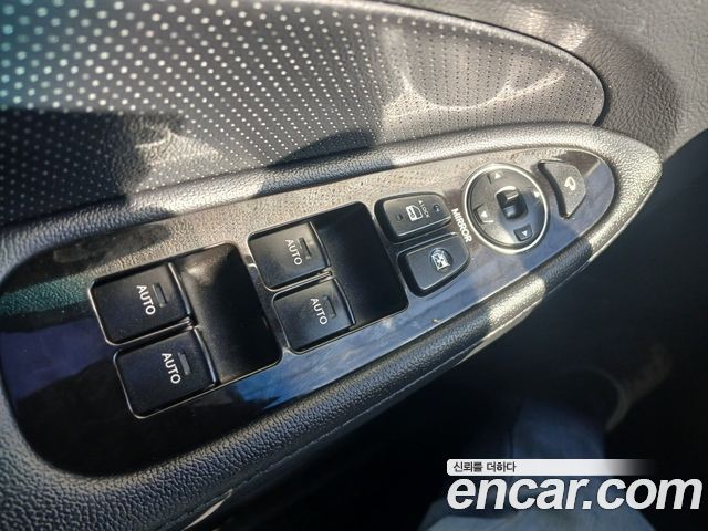 Hyundai Genesis 2012 — photo 17