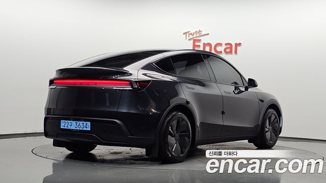 Tesla Model Y 2026 — photo 2