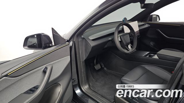 Tesla Model Y 2026 — photo 13