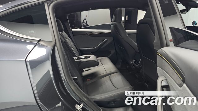 Tesla Model Y 2026 — photo 17
