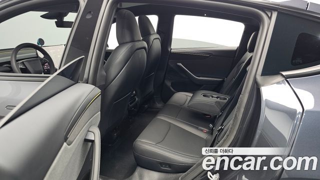 Tesla Model Y 2026 — photo 18