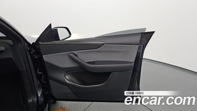 Tesla Model Y 2026 — photo 14