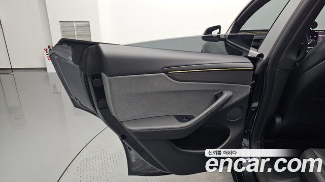 Tesla Model Y 2026 — photo 15