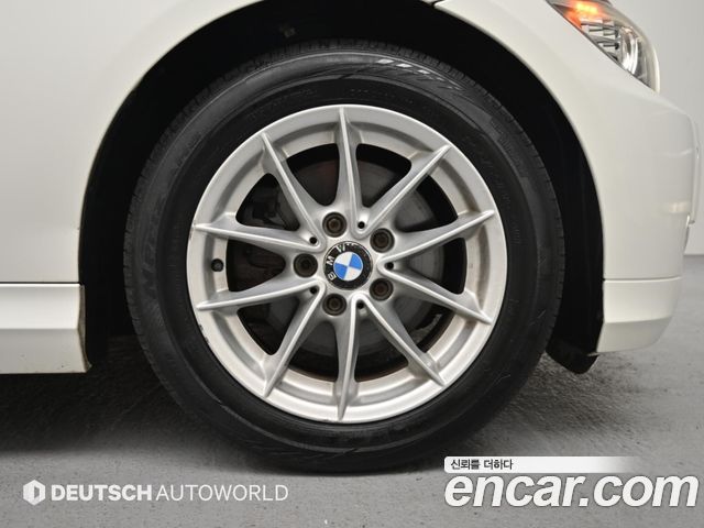 BMW 3-Series 2011 — photo 5