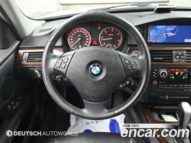BMW 3-Series 2011 — photo 13