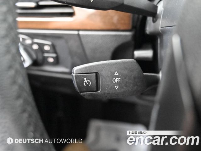 BMW 3-Series 2011 — photo 16