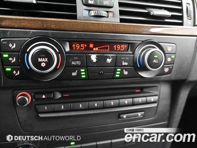BMW 3-Series 2011 — photo 17