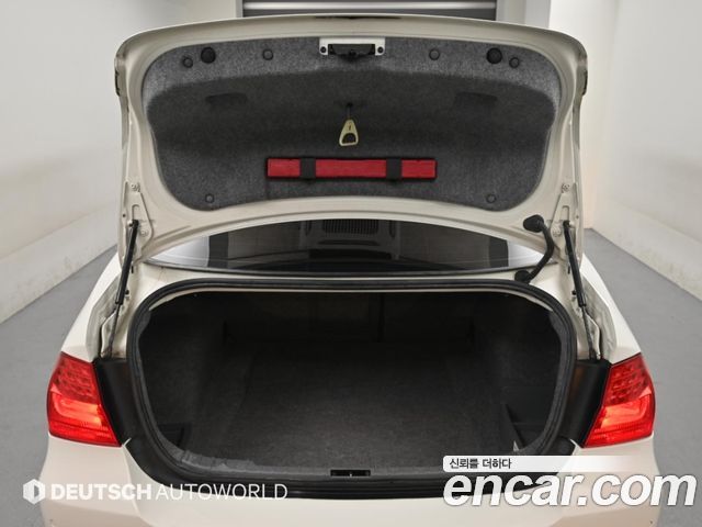 BMW 3-Series 2011 — photo 19