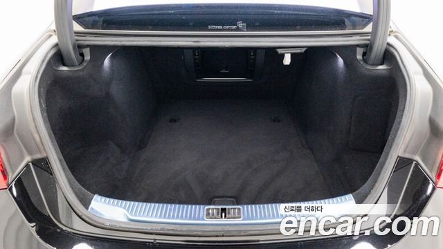 Mercedes-Benz S-Class 2023 — photo 11