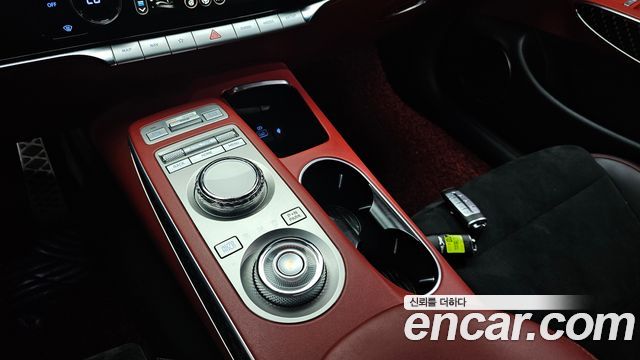 Genesis GV70 2022 — photo 12
