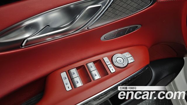 Genesis GV70 2022 — photo 24