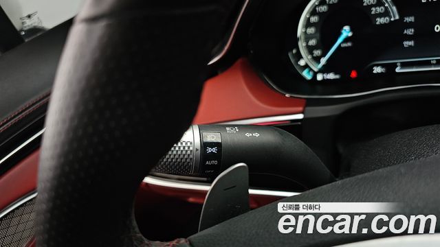 Genesis GV70 2022 — photo 29