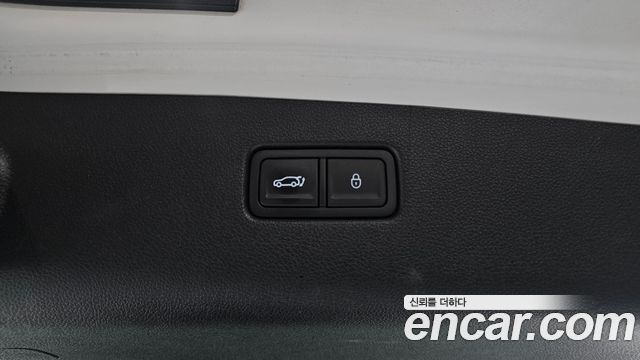 Genesis GV70 2022 — photo 32