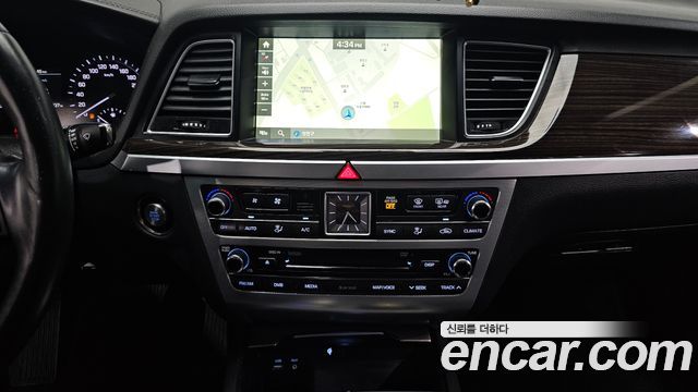 Genesis G80 2017 — photo 20