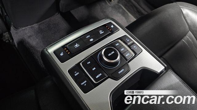 Genesis G80 2017 — photo 25