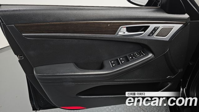 Genesis G80 2017 — photo 14
