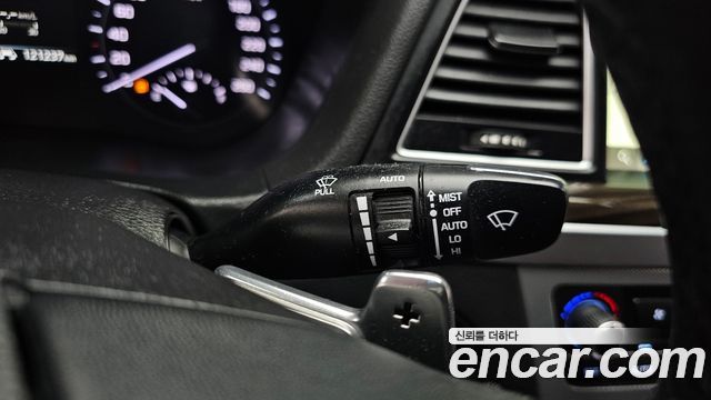 Genesis G80 2017 — photo 28