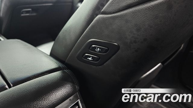 Genesis G80 2017 — photo 32