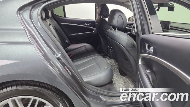 Genesis G70 2019 — photo 17