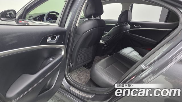 Genesis G70 2019 — photo 23