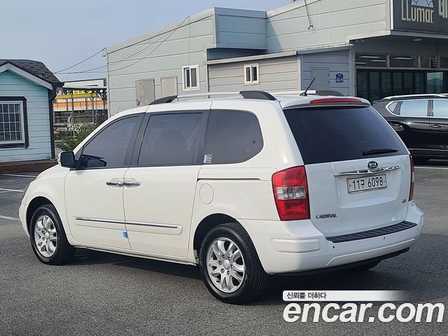 Kia Canival 2012 — photo 4