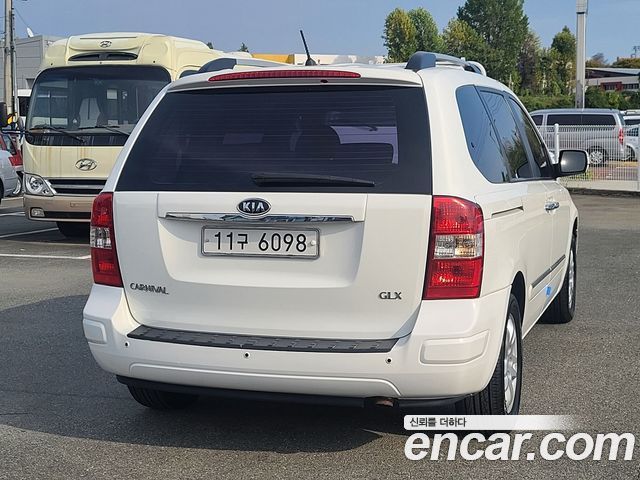 Kia Canival 2012 — photo 6