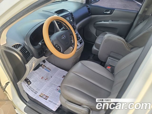Kia Canival 2012 — photo 9