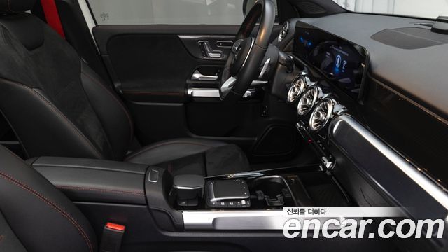Mercedes-Benz GLB-Class 2021 — photo 9