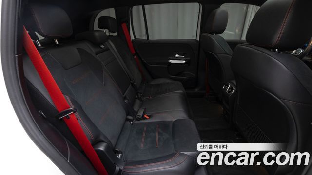 Mercedes-Benz GLB-Class 2021 — photo 10