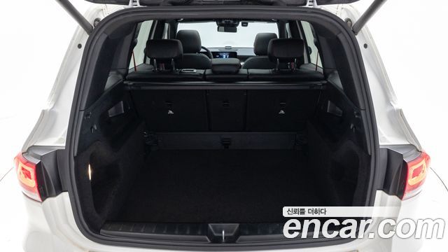 Mercedes-Benz GLB-Class 2021 — photo 11