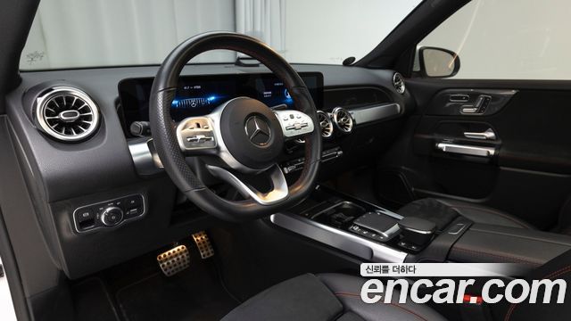Mercedes-Benz GLB-Class 2021 — photo 13