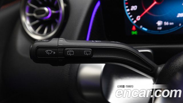 Mercedes-Benz GLB-Class 2021 — photo 18
