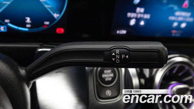 Mercedes-Benz GLB-Class 2021 — photo 19