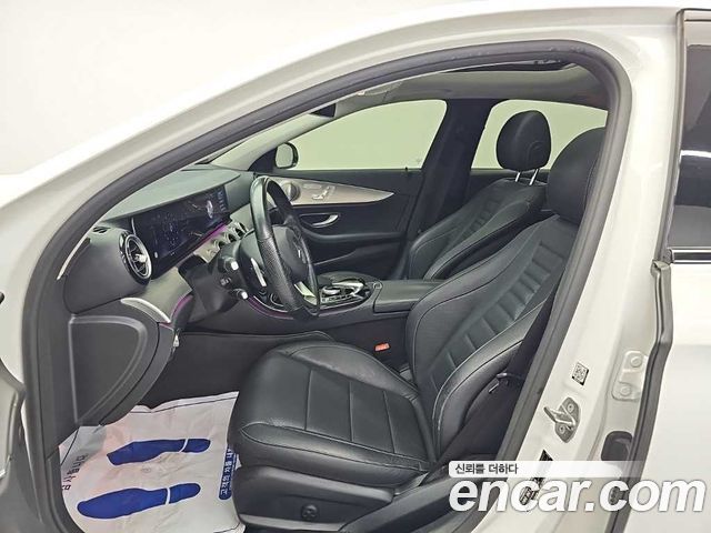 Mercedes-Benz E-Class 2017 — photo 11
