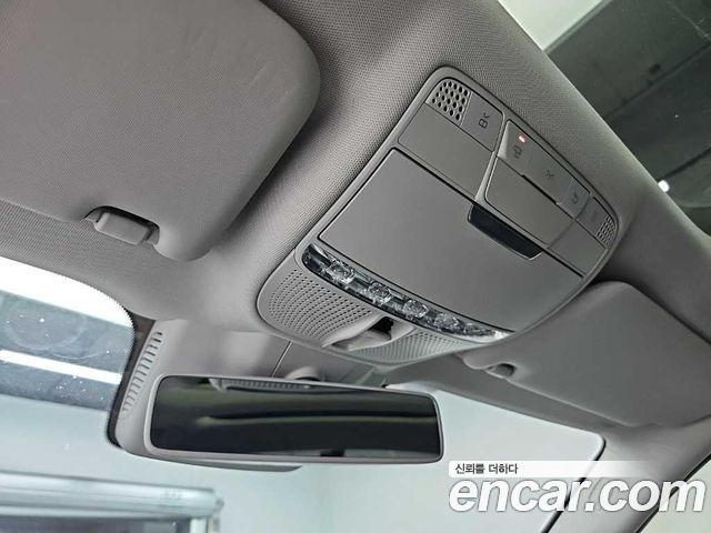 Mercedes-Benz E-Class 2017 — photo 18